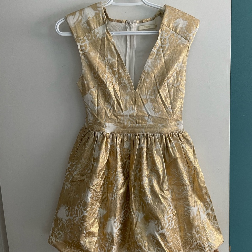 Do & Be Gold and white dress 💛🌟